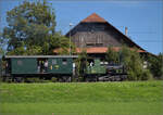 Historische Seethalbahn in Aktion.

E 3/3 3 'Beinwyl' der Seethalbahn fährt die Rampe aus Hochdorf Richtung Luzern hoch. Mit im Bild ist der zweiachsige SBB-Gepäckwagen F 16847. September 2024.