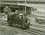 In Sumiswald findet der traditionelle Gotthelf-M�rit statt und f�r diesen Markt f�hrt die  Emmentalbahn  auf der Strecke Sumiswald Gr�nen - Wasen i.E. einige Dampfz�ge. Das Bild zeigt die E 3/3 853 des Vereins Dampf Bahn Bern beim Rangieren Wasen im Emmental. Die Dampflok wurde 1890 in Winterthur unter der Fabriknummer 629 gefertigt und als F3 853 an die J-S (Jura Simplon Bahn) geliefert. Bei der SBB wurden die Rangierlokomotiven Serie E 3/3 mit den Betriebsnummern 851 - 853 der Gruppe 82 zugeordnet und erhielten die Nummern 8571 - 8576. 1911 erhielt die Lok E 3/3 853 einen neuen Kessel und wurde an die RVT verkauft wo sie bis 1928 im Einsatz steht um dann als  Industrierangierlok  bei Von Roll in Gerlafingen und Klus eingesetzt zu werden. Als Dieselloks die Dampflok entbehrlich machen, wird diese von der D�by Stiftung vor der Verschrottung bewahrt, indem sie der DBB �bergeben wird. Sie kommt nach der Revision 1983 u.a. auf der Sensetalbahn in Betrieb. Nach einer erneuten Revision 2021 wird die DBB E 3/3 853 vorwiegend auf der Emmentalbahn Strecke zwischen Sumiswald-Gr�nen und Wasen i.E. eingesetzt. Heute tr�gt die E 3/3 853 die UIC Nummer 90 85 0008 573-7. 

14. Juni 2025