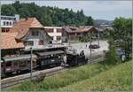 In Sumiswald findet der traditionelle Gotthelf-M�rit statt und f�r diesen Markt f�hrt die  Emmentalbahn  auf der Strecke Sumiswald Gr�nen - Wasen i.E. einige Dampfz�ge. Das Bild zeigt die E 3/3 853 des Vereins Dampf Bahn Bern beim Rangieren Wasen im Emmental .

14. Juni 2025