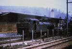 Leider sehr im Dunkeln steht 5831 in Thörishaus vor der Abbruchhalde, vermutlich im Winter 1964/65.