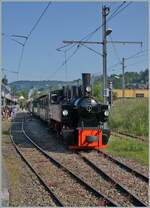 Festival Suisse de la vapeur / Schweizer Dampffestival 2023 der Blonay-Chamby Bahn: Die G 2x 2/2 105 dampft am Schluss des Dampfzuges nach Vevey kurz vor der Abfahrt in Blonay.