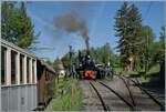 W�hrend links im Bild der Museumszug nach Blonay f�hrt, dampft in Chaulin in der Lokbehandlung die SEG G 2x 2/2 105. 

2. Mai 2026