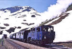 Dampfbahn Furka Bergstrecke: Lok 2 (heute 9) mit ihrem Zug auf der Furka.