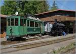 In Chaulin steht das Berner Tram  Ce 2/2 52 (Baujahr 1914) und im Hintergrund wird die BFD HG 3/4 N� 3 gepflegt. Der Tramwagen Ce 2/2 52 er�ffnete als erster Zug die Saison 2026. 

2. Mai 2026