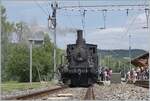  Bitte Einsteigen!  Das CTVJ (Compagnie du Train à Vapeur de la Vallée de Joux) Tigerli E 3/3 8494 (UIC 90 85 0008 494-6) der SLM mit Baujahr 1909 wartet in Le Pont mit seinem Sonderzug auf