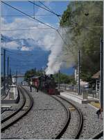 Der Blonay-Chamby Extrazug von Vevey nach Chaulin wartet in St-Légier Gare auf den Gegenzug.