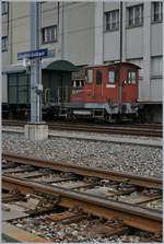 Im Bahnhof von Lützelflüh-Goldbach steht einer der noch wenigen verbleinen einst so zahlreichen  Stationstraktoren  Tm I mit der Nummer 236 341-4; allem Anschein nach scheint diese