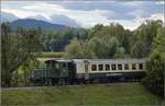 Fahrtag Wolfhuuser Bahn.

Tm 2/2 111 beim Geh�ft B�el am Ortsende Bubikon. Oktober 2021.