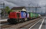 Die SBB Am 843 052-2 mit einem Güterzug in Gland.