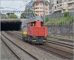 Vier Geleise, drei Strecken, zwei Stromsysteme und ein Zug, in diesem Fall ist kurz nach Gen�ve der SBB 234 105-5 in Richtung St-Jean unterwegs, wo das Signal bereits freie Fahrt anzeigt.

Da im Hintergrund ein weiteres Signal freie Fahrt anzeigt, vermutei ich dass der Tm 234 105 auf der Fahrt in Richtung Gen�ve A�roport. 

23. Juli 2026