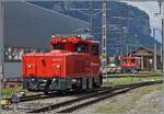 Während im Bahnhof von Meiringen im Hintergrund der Tm 106 002 rangiert, zeigt sich im Vordergrund die moderne Diesellok HGm 2/2 104 003-9 der zb. Die HGm 2/2 104 003 wurde von Stadler 2022 ausgeliefert. Ähnliche Loks sind seit 1995 in Spanien, Österreich und bei der MGB (inkl. GGB) im Einsatz. 
Bei der Zentralbahn wird die HGm 272 003 bei Bedarf mit der neuen Schneeräummaschine kombiniert.  
23. Aug. 2025 Während im Bahnhof von Meiringen im Hintergrund der Tm 106 002 rangiert, zeigt sich im Vordergrund die moderne Diesellok HGm 2/2 104 003-9 der zb. Die HGm 2/2 104 003 wurde von Stadler 2022 ausgeliefert. Ähnliche Loks sind seit 1995 in Spanien, Österreich und bei der MGB (inkl. GGB) im Einsatz. 
Bei der Zentralbahn wird die HGm 272 003 bei Bedarf mit der neuen Schneeräummaschine kombiniert.  
23. Aug. 2025