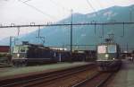 Re 4/4 II 11333 und eine weitere Re 4/4 II treffen sich im Juli 1983 im Bahnhof Martigny