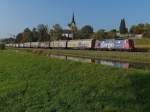 Am Thurkanal in Bürglen ist Re 420 315-5 mit den Schiebewandwagen am 03.10.2014 unterwegs in Richtung Romanshorn.