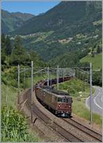 BLS Re 4/4 166 - 173, ab 1970; die BLS Re 4/4 170  Brig-Glis  und eine weitere sind mit einem Güterzug auf der Gotthard Südrampe Rodi-Fiesso unterwegs.