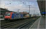 re-482-traxx-1/596727/die-re-482-011-4-erreicht-mit Die Re 482 011-4 erreicht mit einem Güterzug Koblenz Hbf.
3. Okt. 2017 