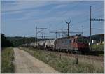 Hier handelt es sich, soweit erkennbar um die SBB CARGO Re 620 032-3, welche mit einem Güterzug in Vufflens la Ville Richtung Yverdon fährt.