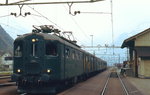 re-44-i-1-serie/523510/re-44-i-10008-faehrt-im Re 4/4 I 10008 fährt im Juli 1983 im Bahnhof Altdorf ein