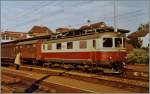 re-44-i-2-serie/335626/die-sbb-re-44-i-10050 Die SBB Re 4/4 I 10050 mit einem Nahgüterzug in Lengnau.
16. Juli 1984