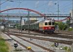 re-44-i-2-serie/346870/oldistunden-im-grenzbahnhof-re-44-i Oldistunden im Grenzbahnhof. 

Re 4/4 I 10034 bringt den Sonderzug Augsburg-Basel zurück in heimische Gefielde, noch ist der Zug unter der Bodenseewelle. Juni 2014.