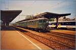 Die SBB Re 4/4 I 10041 ist mit einem Regionalzug auf dem Weg nach Lausanne und konnte beim Halt in Renens VD fotografiert werden. 

Analogbild vom 23. Mai 1993