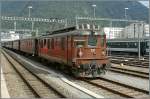 Die BLS Ae 4/4 251 mit einem Extrazug in Chur.
Wie gut kann man in den RhB Zügen noch die Fenster zum fotografieren öffnen...
12. Sept. 2009