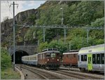 100 Jahre BLS, Südrampenfest: in Ausserberg trifft die BLS Ae 4/4 251 mit eine Extrazug ein, im Hintergrund ist eine Ae 8/8 zu erkennen. 
7. Sept. 2016