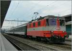 re-44-ii-1-serie/457927/die-swiss-express-re-44-ii Die 'Swiss Express' Re 4/4 II 11108 mit einem Gotthard IR nach Locarno fährt durch Rotkreuz. 
19. März 2008