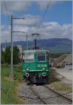 Die BAM MBC Re 4/4 II (91 85 4420 506-8 CH-MBC) mit ihrem leeren Kieszug auf der Fahrt vom Industrieanschluss zum Bahnhof von Gland. 
9. Mai 2017