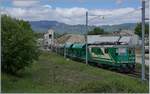 Die BAM MBC Re 4/4 II (91 85 4420 506-8 CH-MBC) mit ihrem leeren Kieszug auf der Fahrt vom Industrieanschluss zum Bahnhof von Gland. 
9. Mai 2017
