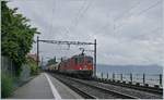 Die SBB Re 4/4 II 11322 (Re 420 322-0) und eine weiter sind mit dem leeren  Spaghetti -Zug von Italien nach Frankreich bei St-Saphorin unterwegs.