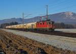 SBB: Güterzug mit Re 4/4 11262 bei Deitingen am 23. Dezember 2014.
Foto: Walter Ruetsch