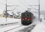 SBB: Aufnahmen dieser Art waren während dem diesjährigen Winter in der Region Solothurn nur an wenigen Tagen möglich. Oelzug bei der Bahnhofsdurchfahrt Deitingen mit Re 420 11279 am 29. Dezember 2014.
Foto: Walter Ruetsch