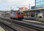 SBB: Re 421 387-7 von SBB Cargo in Deutschland bei der Bahnhofsdurchfahrt Regensburg am 21.