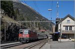 Die Re 4/4 II 11251 mit eine  Gotthard IR  bei der Durchfahrt in Wassen.