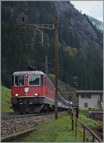 In der Nähe des Pfaffensprungs konnte ich die Re 4/4 II 11210 mit einem IR nach Locarno fotogarfieren.
10. Okt. 2014