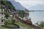 Die SBB Re 420 245-3 auf dem Weg Richtung Lausanne beim Château de Chillon.
28. August 2017