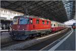 Die SBB Re 4/4 11198 (ETCS Vorspannlok) mit dem SBB RAe TEE II 1053 in Lausanne.

31. März 2019