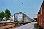 Die SBB Re 4/4 II N° 11334 verlässt mit ihrem Schnellzug Leuk Richtung Brig.