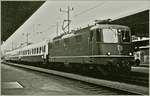 In Neuchâtel wartet die SBB Re 474 II 11338 mit dem Nachtzug 425 Paris Gare de Lyon - Interlaken Ost (via Dijon - Pontarlier) auf die Weiterfahrt Richtung Bern.