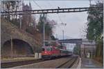 Die Re 4/4 II 11194 und der Re 4/4 II 11197 an der Spitze verlassen mit ihrem Dispozug  Vevey in Richtung Wallis.