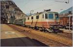 Die SBB Re 4/4 II 11249 ist mit ihrem Schnellzug von Genève auf dem Weg nach Brig und konnte beim Halt in Saint Maurice fotografiert werden. 

Analog Bild vom April 1993