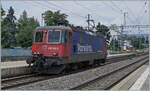 Die SBB Cargo Re 4/4 II 11228 (Re 420 288-3) ist in Versoix in Richtung Genève unterwegs. 

28. Juni 2021