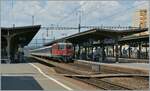 Mit der Re 4/4 II 11154 an der am Zugsschluss (und einer weiterern am der Spitze) verlässt  der RE Lausanne - Genève den Bahnhof von Renens VD.

30. Mai 2012 