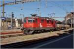 Re 4/4 II 11252 (Re 420 252-9)  smile by swisspass  wartet in Lausanne auf die Weiterfahrt in Richtung Vevey.