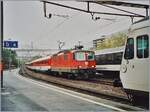 Mit einer SBB Re 4/4 II, welche meine Knipse nicht scharf hinbekam, fährt der EC Mont-Blanc auf dem Weg von Genève nach Dortmund durch Moutier. 

Analogbild vom Frühjahr 2001