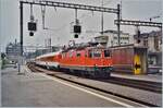 Der EC 106  Mont-Blanc  von Genève nach Dortmund beim Richtungs- und Lokwechsel in Lausanne.
Mit der Re 4/4 II 11339 erreicht der EC 106 um 13:42 Lausanne.

Analogbild vom Juni 2001