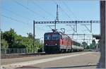 Leider nur im Gegenlicht konnte ich die SBB Re 4/4 II 11157 mit ihrem HVZ IR auf der Fahrt nach Genève in Genthod Bellevue fotografieren. 

19. Juni 2018
