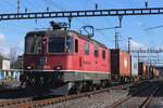 Containerzug mit 420 285 durchfahrt Pratteln am 13 Februar 2024.