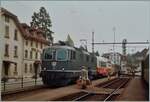 Einfahrt des Regionalzuge 6024 von Luzern nach Lenzburg in Beinwil am See. 
Der aufmerksame Betrachter wird sofort den TEE Aussichtwagen erkennen und sich fragen ob Bild und Text übereinstimmen. 
Und ich kann bestätigen, ja, das ist der Regionalzug nach Lenzburg. Und gerne kann auch der (ehemalige) AD4üm-62 benutzt werden. Damals bot die SBB hin und wieder Überraschungsaktionen an, und der TEE Aussichtwagen im Seetal gehört dazu. Er lief an zwei Tagen in Seetal. 
Der Wagen trägt die Bezeichnung WGm, die UIC Nummer lautet 51 80 09 80 202-7 (P), Heimatbahnhof ist Konstanz und der schöne Wagen gehört dem Reisebüro Mittelthurgaubahn. 
Die Zuglok ist die SBB Re 4/4 II 11166. 

16. Mai 1984