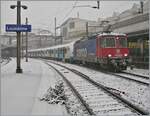 Der erste Schnee! Und mitten drin steht die SBB Cargo Re 420 346-9 (Re 4/4 II 11346) mit den zwei leider ziemlich versuddelten* DB S-Bahn Stuttgart Triebzügen 430 213 und 430 209 auf dem Weg nach